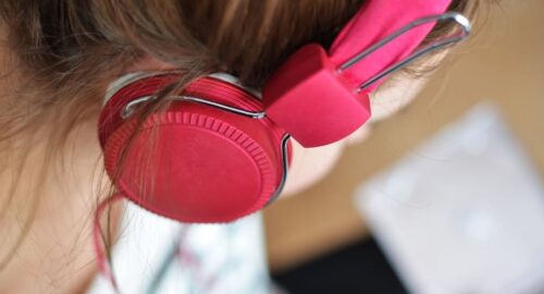 How to reset bluetooth headphones
